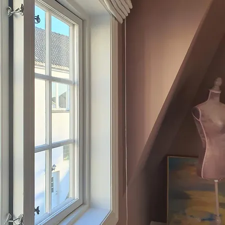 Art Filled Townhouse In The Center Of Villa Stavanger