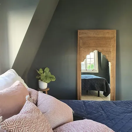 Villa Art Filled Townhouse In The Center Of
