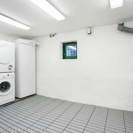Villa Art Filled Townhouse In The Center Of