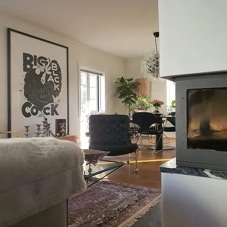 Villa Art Filled Townhouse In The Center Of