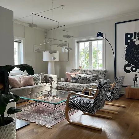 Art Filled Townhouse In The Center Of Villa