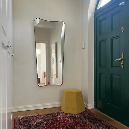 Art Filled Townhouse In The Center Of *