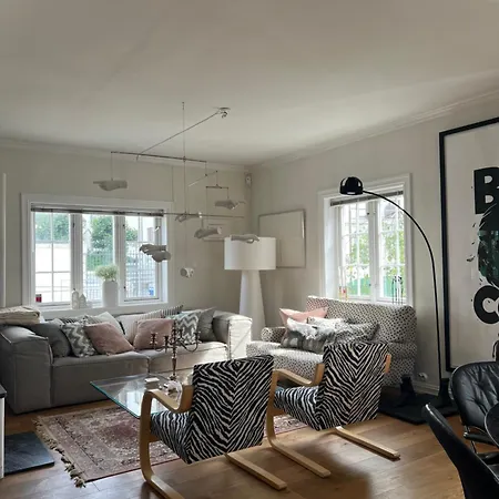 Art Filled Townhouse In The Center Of Villa