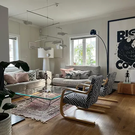 Art Filled Townhouse In The Center Of Villa Stavanger