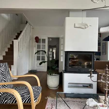 Art Filled Townhouse In The Center Of