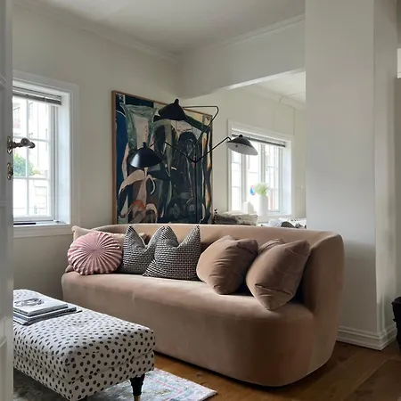 Art Filled Townhouse In The Center Of Villa