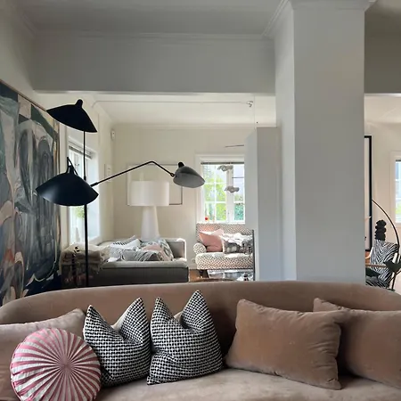 Villa Art Filled Townhouse In The Center Of *